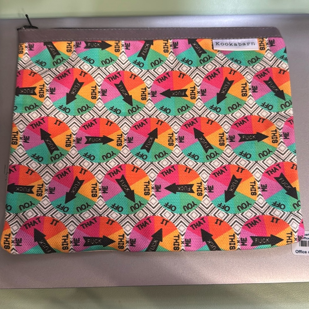 Fun cheeky pouch - new